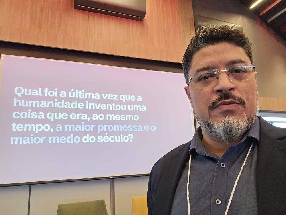 Telão com a pergunta que abriu o I Congresso Brasileiro de IA Responsável